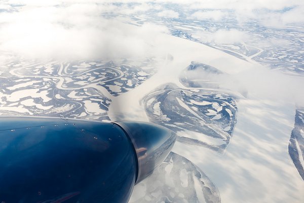 Ice pattern near Mackenzie River. Image out of window of an AWI research aircraft during the NETCARE campaign 2015. (Photo: Stefan Hendricks, AWI)